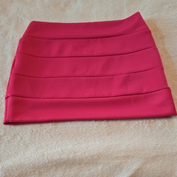 Lola SMALL HOT PINK MINI SKIRT BRIGHT BANDAGE BODYCON HOTTIE SUMMERY BOLD FLIRTY - Picture 5 of 9